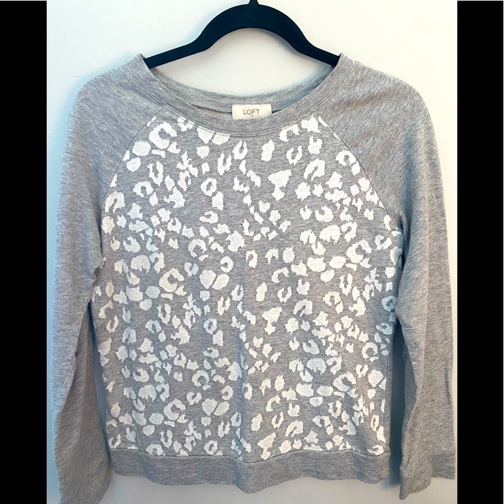 Women’s XS Loft Grey and Cream Cheetah Print Sweatshirt